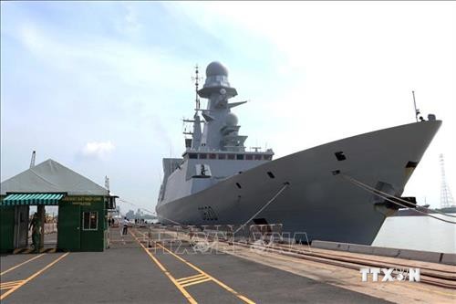 法国海军防空护卫舰对胡志明市进行友好访问