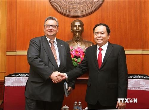 越南祖国阵线中央委员会主席陈青敏会见芬兰新任驻越大使