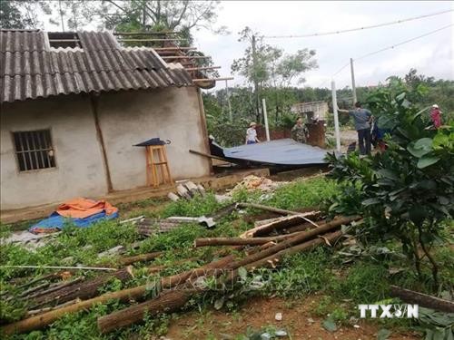 Mưa lốc khiến 1 người chết, gần 50 ngôi nhà bị tốc mái ở Yên Bái