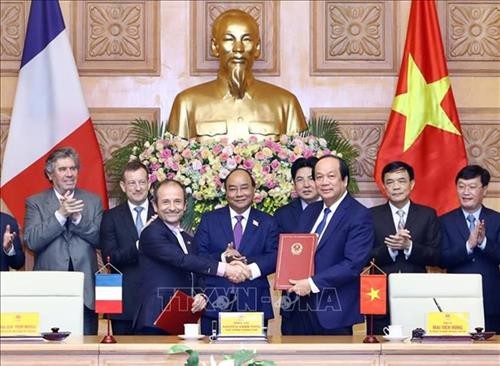 越南与法国签署关于电子政务的合作备忘录