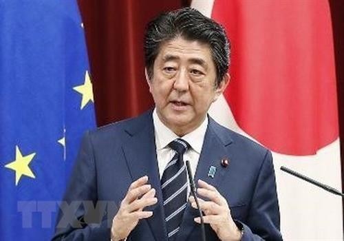 日本首相承诺与东盟合作解决海洋垃圾问题与保护自由贸易和航行秩序