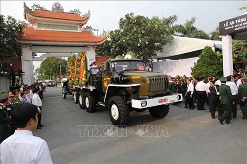 原国家主席黎德英大将安葬仪式在胡志明市陵园举行