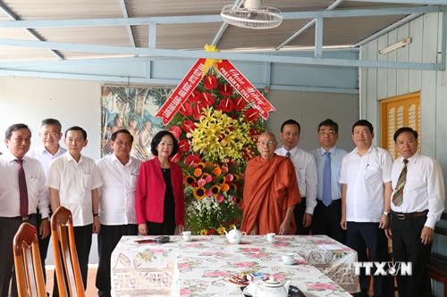 Trưởng ban Dân vận Trung ương Trương Thị Mai thăm và chúc mừng lễ Phật đản tại thành phố Cần Thơ và tỉnh Sóc Trăng