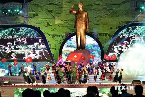 胡志明主席探望西北地区60周年纪念仪式在山罗省隆重举行