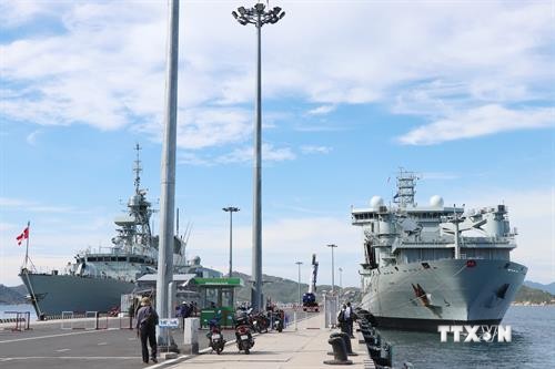 加拿大皇家海军抵达金兰港 开始对越南进行访问