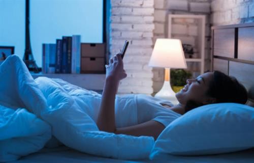 Mối liên quan giữa việc tiếp xúc ánh sáng trong khi ngủ và tăng cân ở phụ nữ