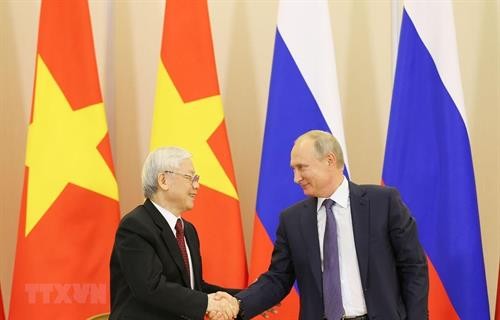 越南党和国家领导人向俄罗斯领导人致贺电