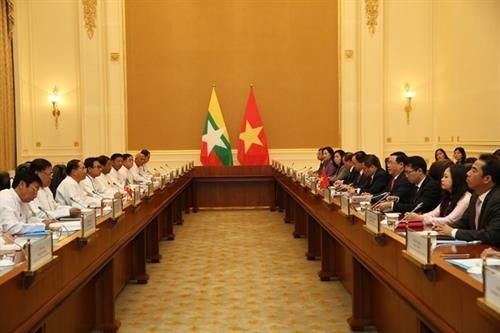越南政府副总理王廷惠同缅甸副总统敏瑞举行会谈