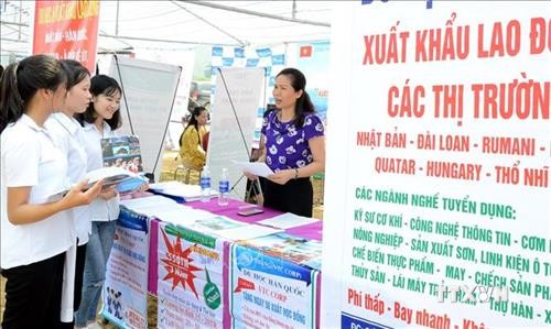 Người dân miền núi Tuyên Quang cải thiện đời sống nhờ xuất khẩu lao động
