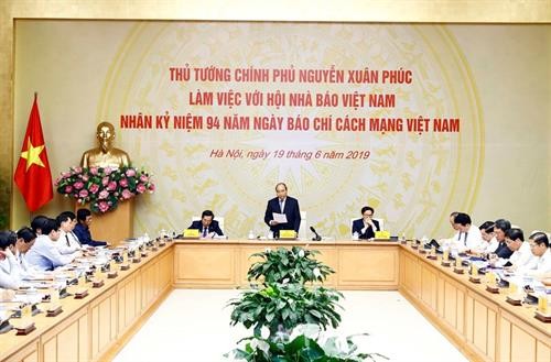 Thủ tướng Nguyễn Xuân Phúc: Đấu tranh chống lại tin xuyên tạc, tin giả, tin xấu, độc là sứ mạng của báo chí