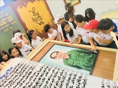 Quảng Bình tiếp nhận sách thư pháp lớn nhất thế giới “Đại tướng của Nhân dân Võ Nguyên Giáp - Những năm tháng cuộc đời”