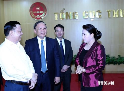 越南国会主席阮氏金银莅临国家税务总局调研