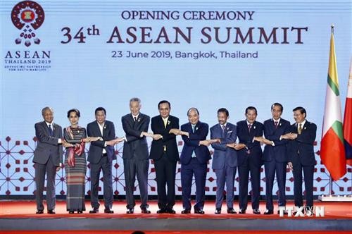 越南政府总理阮春福出席第34届东盟峰会开幕式