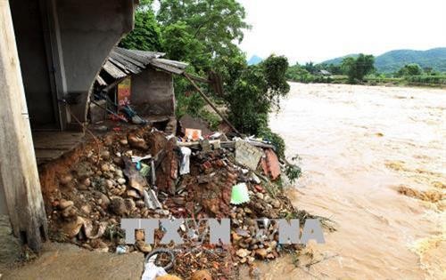 Người dân khu vực vùng núi tỉnh Lào Cai đề phòng lũ quét, lở đất đá 