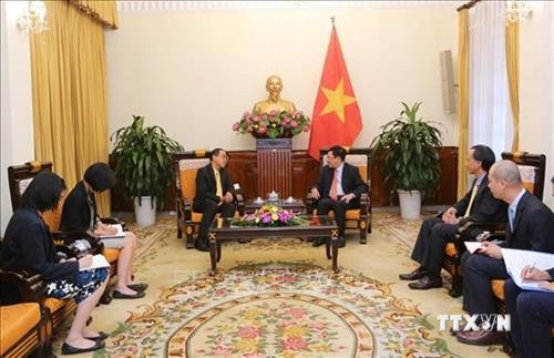 越南政府副总理兼外长范平明会见泰国新任驻越大使