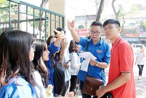 Thanh niên tình nguyện Thủ đô hỗ trợ tiếp sức mùa thi