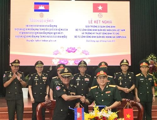 越柬两国军队工兵司令部加强务实合作