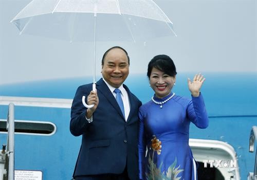 越南政府总理阮春福抵达大阪府开始出席二十国集团峰会之行