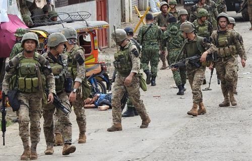菲律宾发生自杀式爆炸事件 伤亡人数为16人