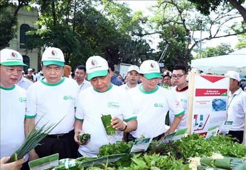 政府总理阮春福出席全国反塑料垃圾运动启动仪式
