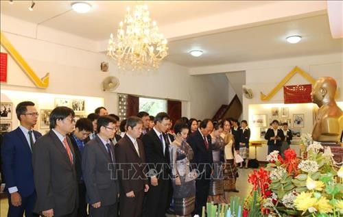 越南驻老挝大使馆代表团出席苏发努冯主席诞辰110周年纪念典礼