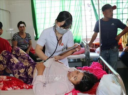 Hàng trăm người nhập viện sau khi ăn cưới ở Đắk Lắk