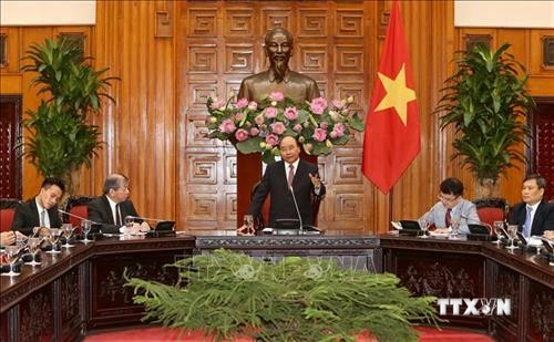 越南政府总理阮春福会见新加坡企业代表团