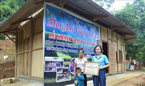 Trao nhà “Mái ấm vùng cao” tặng hộ nghèo xã biên giới ở Điện Biên