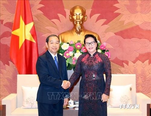 越南国会主席阮氏金银会见老挝最高人民法院院长