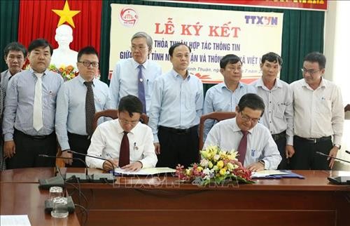 Thông tấn xã Việt Nam và UBND tỉnh Ninh Thuận ký thỏa thuận hợp tác thông tin