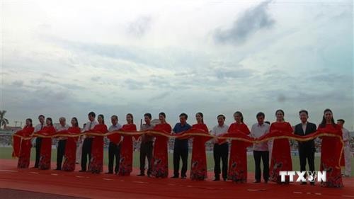 越南政府副总理王廷惠出席河静省体育场落成典礼