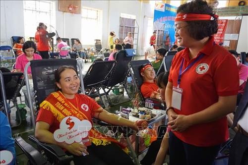 Nữ bác sỹ trẻ vùng cao Sơn La hiến máu cứu người
