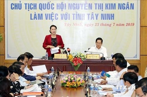 越南国会主席阮氏金银与西宁省骨干干部举行工作座谈会
