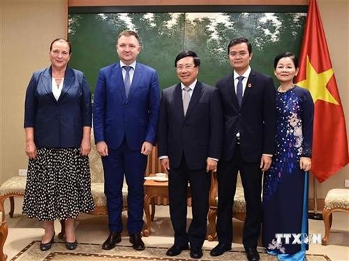越南政府副总理范平明会见俄罗斯联邦青年事务署署长亚历山大·布加耶夫