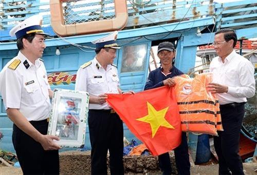 西贡新港总公司为槟椥省渔民举行宣传和助民的活动
