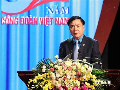 Thủ tướng Nguyễn Xuân Phúc: Tiếp tục đổi mới mạnh mẽ nội dung và phương thức hoạt động công đoàn