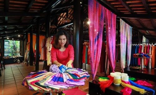 丝绸与土锦文化节在会安市举行