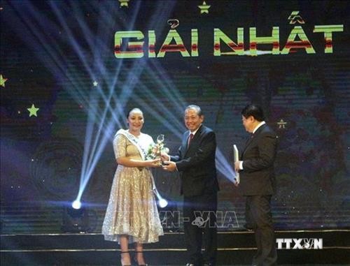 马来西亚选手荣获2019年第二届东盟加三歌唱大赛一等奖