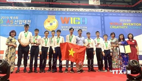 Lần đầu tiên học sinh Việt Nam giành điểm cao tuyệt đối phần thi thực hành tại Olympic Hóa học quốc tế năm 2019