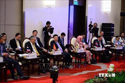 越南外长范平明会见东盟政府间人权委员会代表