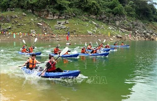 Sôi động hội đua thuyền Kayak trên hồ thủy điện Tuyên Quang