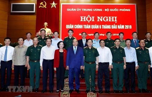 越南政府总理阮春福出席2019年全军军政会议
