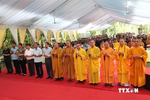 越南佛教协会在河江省为英雄烈士举行超度法会
