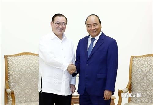 越南政府总理阮春福会见菲律宾外长