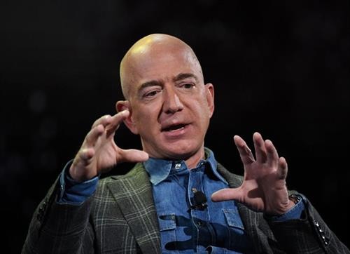 Jeff Bezos giữ vững ngôi vị người giàu nhất thế giới