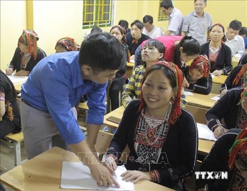 Thắp niềm tin từ lớp học xóa mù chữ cho đồng bào Dao ở Yên Bái