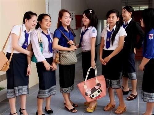越南为老挝留学生体验“走进越南家庭”创造条件