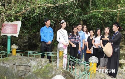 Hoa hậu Lương Thùy Linh tham gia nhiều hoạt động xã hội có ý nghĩa tại tỉnh Cao Bằng