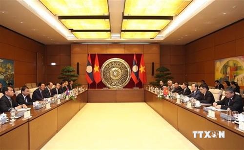 越南国会与老挝国会深化合作关系