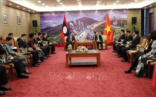 老挝国会副主席率团对岘港市进行访问